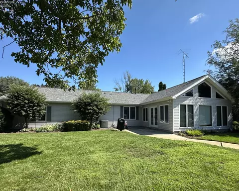 Exterior - 5784 E Carl St, Marblehead, OH 43440 photo 2 of 6