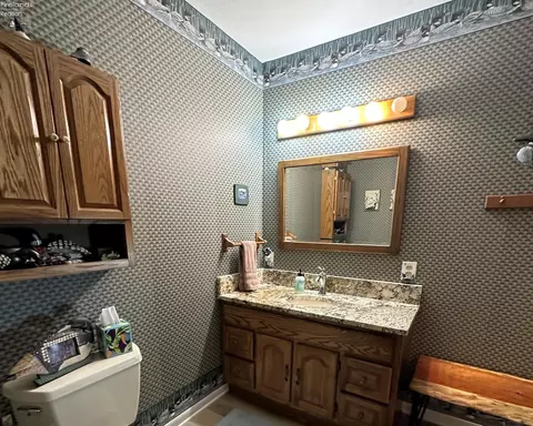 Bath - 5784 E Carl St, Marblehead, OH 43440 photo 1 of 5