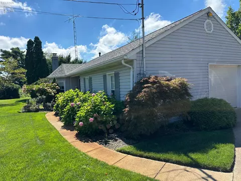5784 E Carl St, Marblehead, OH 43440