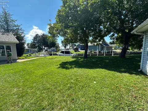 Exterior - 5784 E Carl St, Marblehead, OH 43440 photo 5 of 6