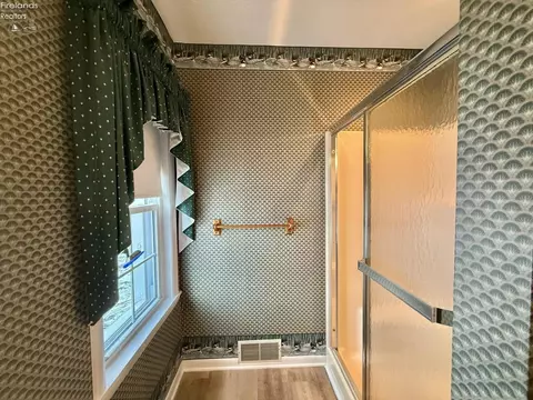 Bath - 5784 E Carl St, Marblehead, OH 43440 photo 5 of 5