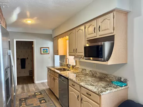 Kitchen - 5784 E Carl St, Marblehead, OH 43440 photo 3 of 5