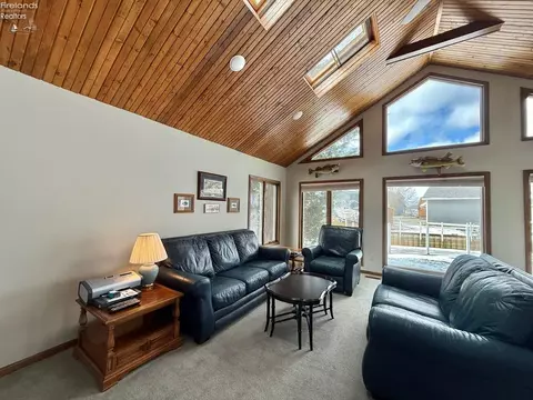 Living - 5784 E Carl St, Marblehead, OH 43440 photo 4 of 5
