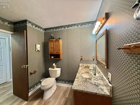 Bath - 5784 E Carl St, Marblehead, OH 43440 photo 4 of 5