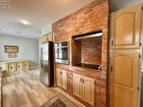 Kitchen - 5784 E Carl St, Marblehead, OH 43440 photo 4 of 5