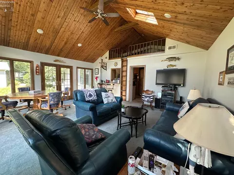Living - 5784 E Carl St, Marblehead, OH 43440 photo 3 of 5