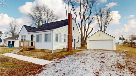 1329 Christy Rd, Fremont, OH 43420
