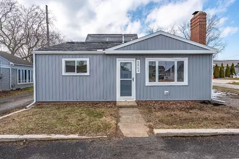 5864 E Cedar Ln, Port Clinton, OH 43452