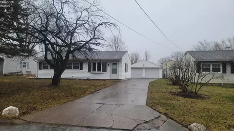 612 Helina Dr, Sandusky, OH 44870