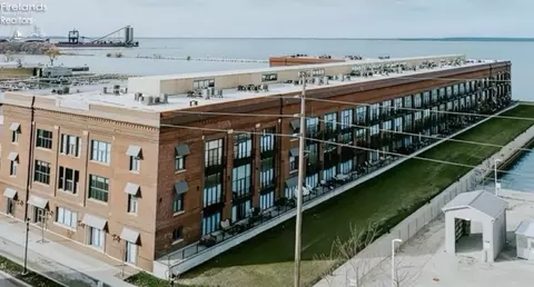 401 W Shoreline Dr #213, Sandusky, OH 44870