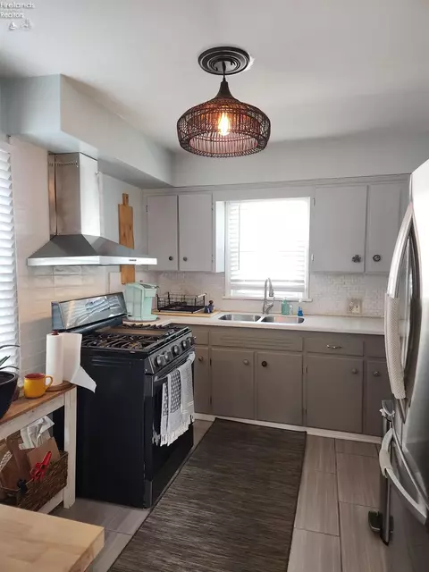 Kitchen - 535 Wilbor Ave, Huron, OH 44839 photo 5 of 22