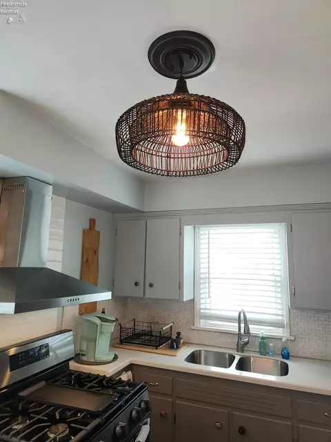 Kitchen - 535 Wilbor Ave, Huron, OH 44839 photo 14 of 22