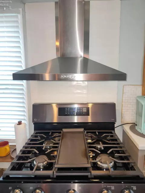 Kitchen - 535 Wilbor Ave, Huron, OH 44839 photo 8 of 22