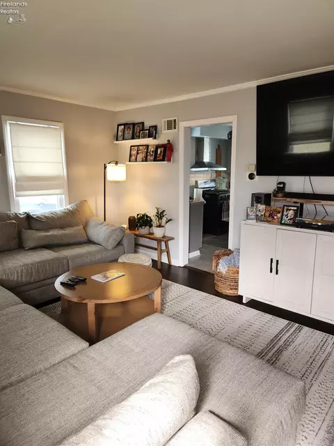 Living - 535 Wilbor Ave, Huron, OH 44839 photo 1 of 10