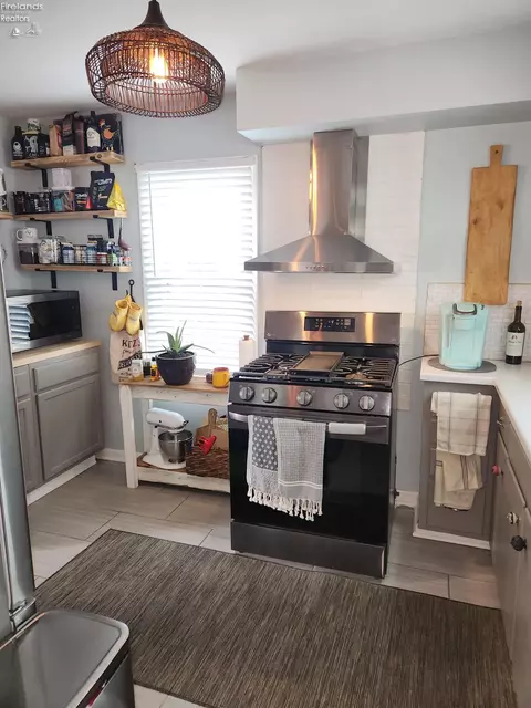 Kitchen - 535 Wilbor Ave, Huron, OH 44839 photo 18 of 22