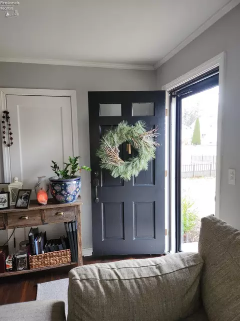Entry Way - 535 Wilbor Ave, Huron, OH 44839 photo 2 of 8