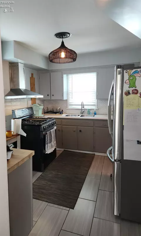 Kitchen - 535 Wilbor Ave, Huron, OH 44839 photo 3 of 22