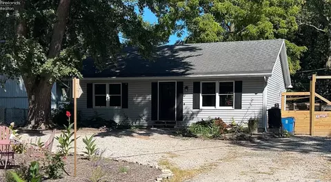 2011 Oakdale Ave, Oregon, OH 43616
