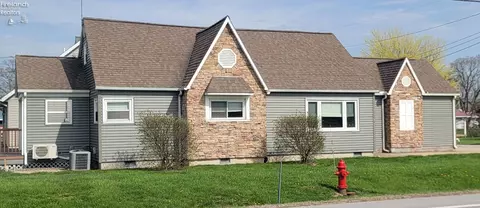 5411 E Channel Dr, Port Clinton, OH 43452