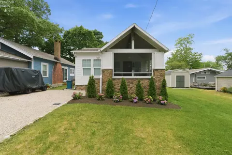 324 Plum Ave, Lakeside, OH 43440
