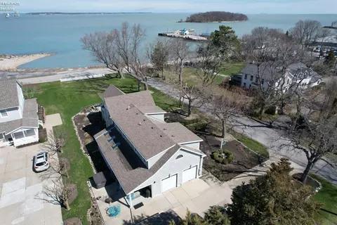 5078 E Water St, Port Clinton, OH 43452