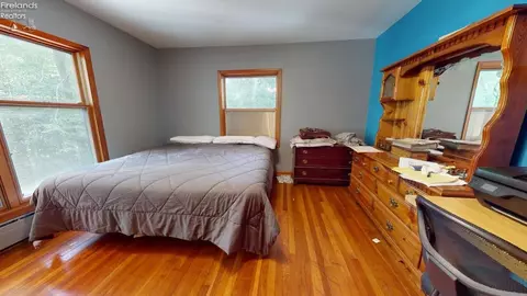 Bedroom - 647 Spangler St, Willard, OH 44890 photo 3 of 3