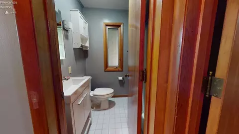 Bath - 647 Spangler St, Willard, OH 44890 photo 1 of 3