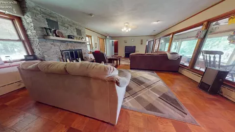 Living - 647 Spangler St, Willard, OH 44890 photo 2 of 4