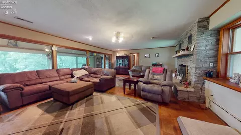 Living - 647 Spangler St, Willard, OH 44890 photo 1 of 4