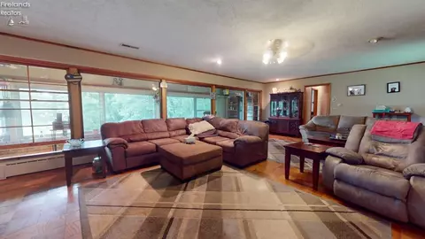 Living - 647 Spangler St, Willard, OH 44890 photo 4 of 4