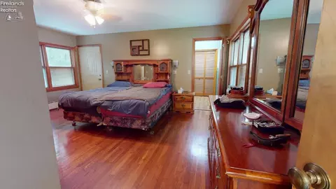 Bedroom - 647 Spangler St, Willard, OH 44890 photo 2 of 3