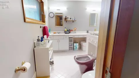 Bath - 647 Spangler St, Willard, OH 44890 photo 2 of 3