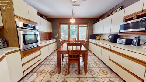 Kitchen - 647 Spangler St, Willard, OH 44890 photo 2 of 3