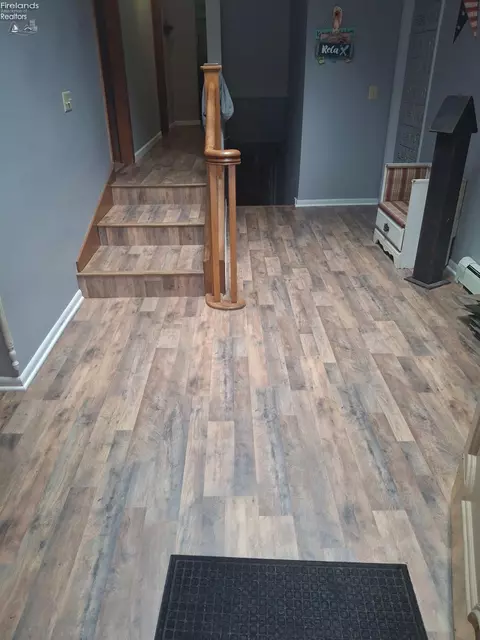 Entry Way - 647 Spangler St, Willard, OH 44890 photo 1 of 1
