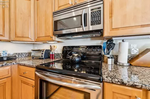 Kitchen - 4444 E Harbors Edge Dr, Port Clinton, OH 43452 photo 6 of 6