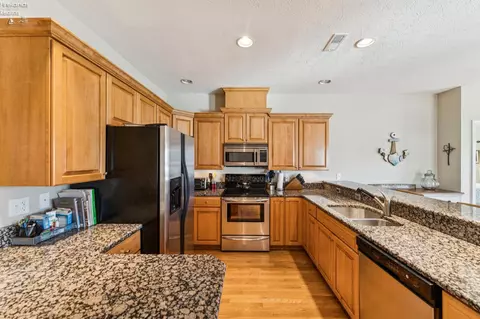 Kitchen - 4444 E Harbors Edge Dr, Port Clinton, OH 43452 photo 2 of 6