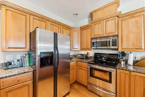 Kitchen - 4444 E Harbors Edge Dr, Port Clinton, OH 43452 photo 3 of 6