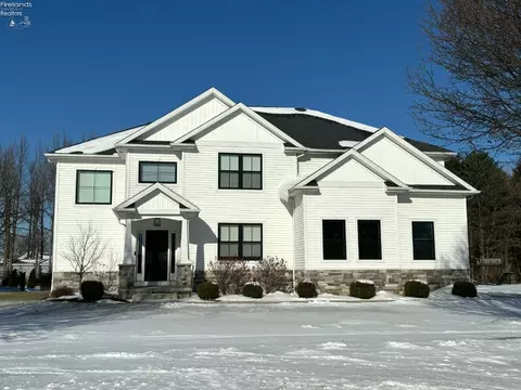 917 Windamere Ln, Sandusky, OH 44870