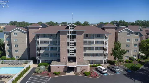 30 Marina Point Dr, Sandusky, OH 44870