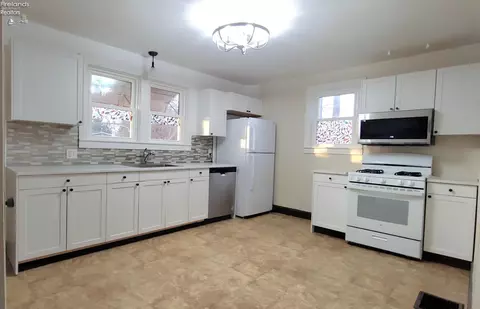 Kitchen - 937 Main St, Huron, OH 44839 photo 1 of 3