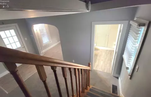 Entry Way - 937 Main St, Huron, OH 44839 photo 3 of 5