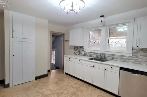 Kitchen - 937 Main St, Huron, OH 44839 photo 2 of 3
