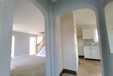 Entry Way - 937 Main St, Huron, OH 44839 photo 1 of 5