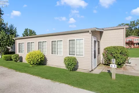 8452 E Bayshore Rd #8, Marblehead, OH 43440