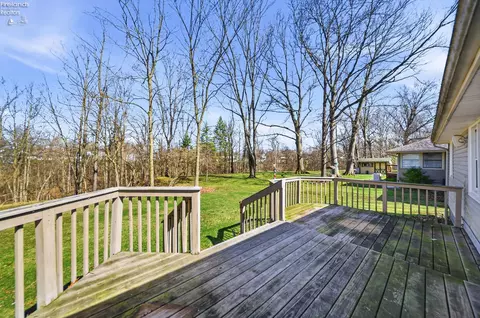 Exterior - 1073 Rosealee Ave, Elyria, OH 44035 photo 2 of 8