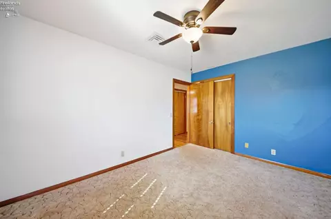 Bedroom - 1073 Rosealee Ave, Elyria, OH 44035 photo 7 of 12