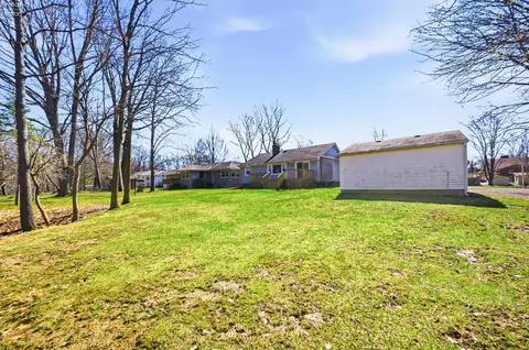 Exterior - 1073 Rosealee Ave, Elyria, OH 44035 photo 3 of 8