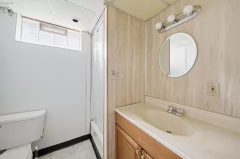 Bath - 1073 Rosealee Ave, Elyria, OH 44035 photo 5 of 5