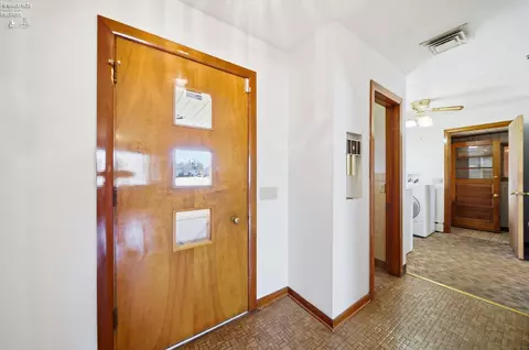 Entry Way - 1073 Rosealee Ave, Elyria, OH 44035 photo 2 of 4
