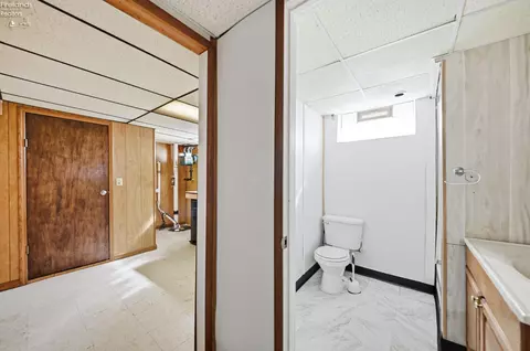 Bath - 1073 Rosealee Ave, Elyria, OH 44035 photo 4 of 5